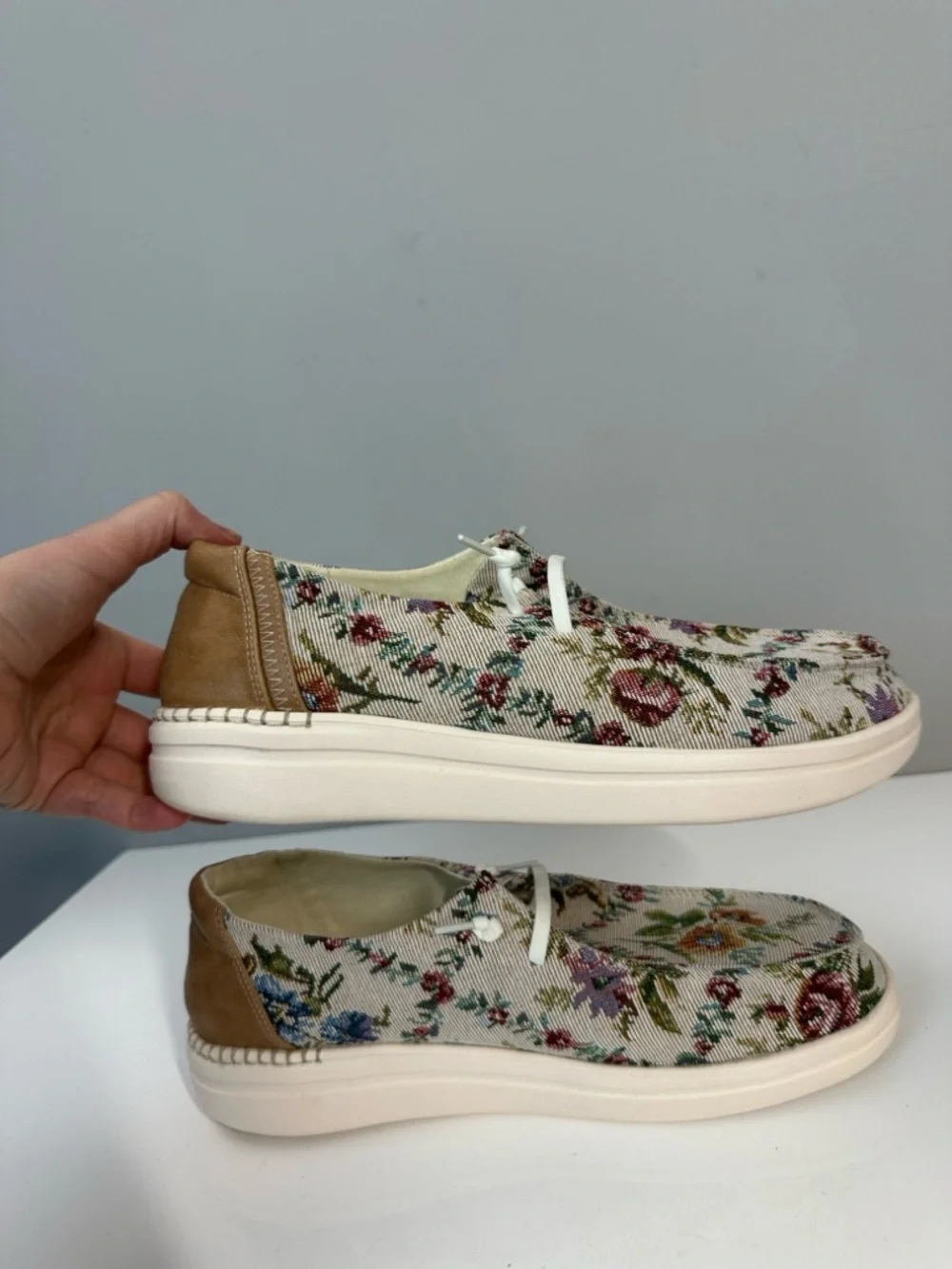 Corkys Kayak Sand Floral Tapestry Slip On Sneakers Size 11